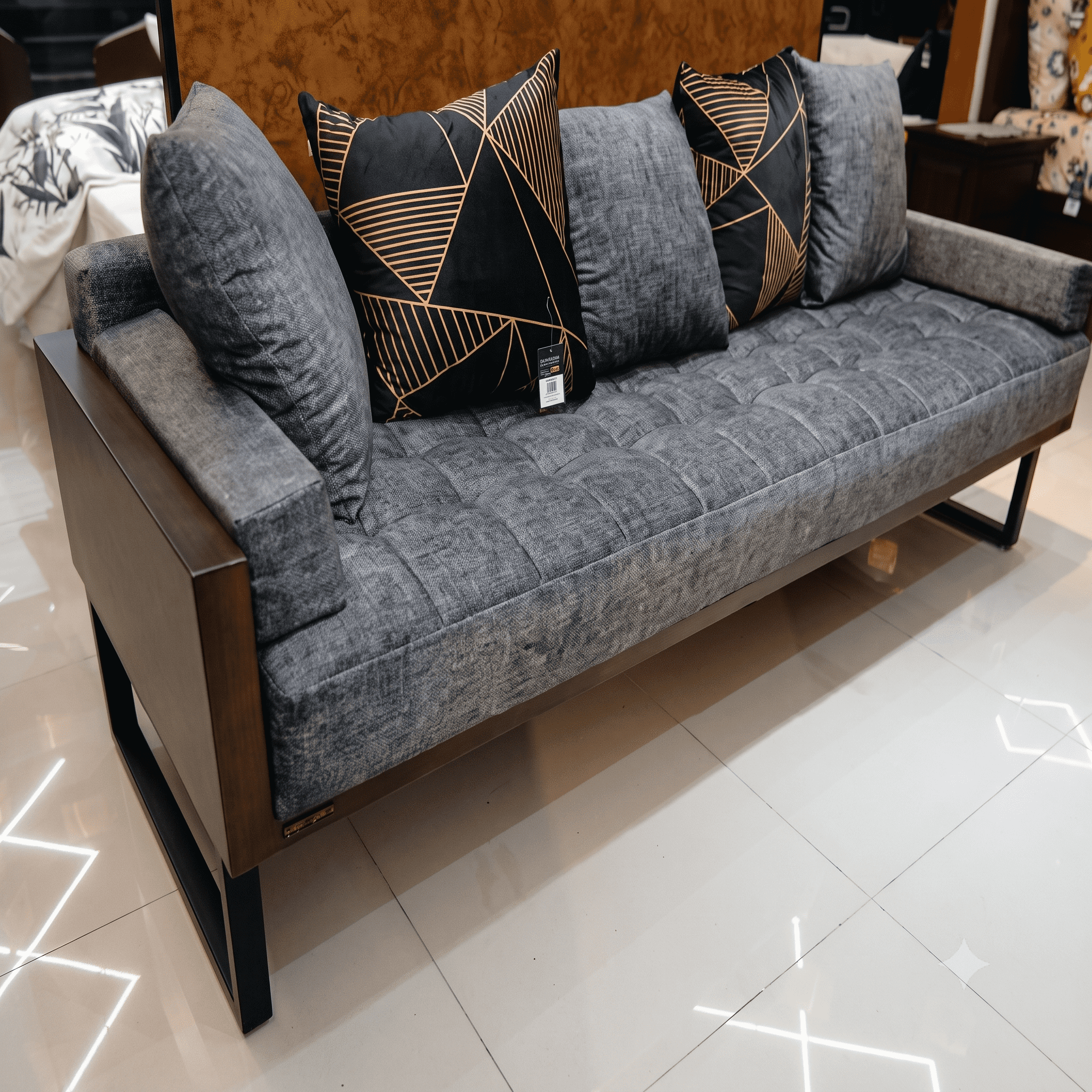 LUXURE - Image 1